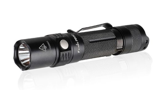 Náhledový obrázek - Do lesa i do boje: taktická svítilna Fenix PD32 vás jistí v každé situaci
