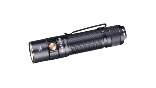 Náhledový obrázek - Fenix E35 V3.0 je nezdolná svítilna do nepohody s extrémním výkonem
