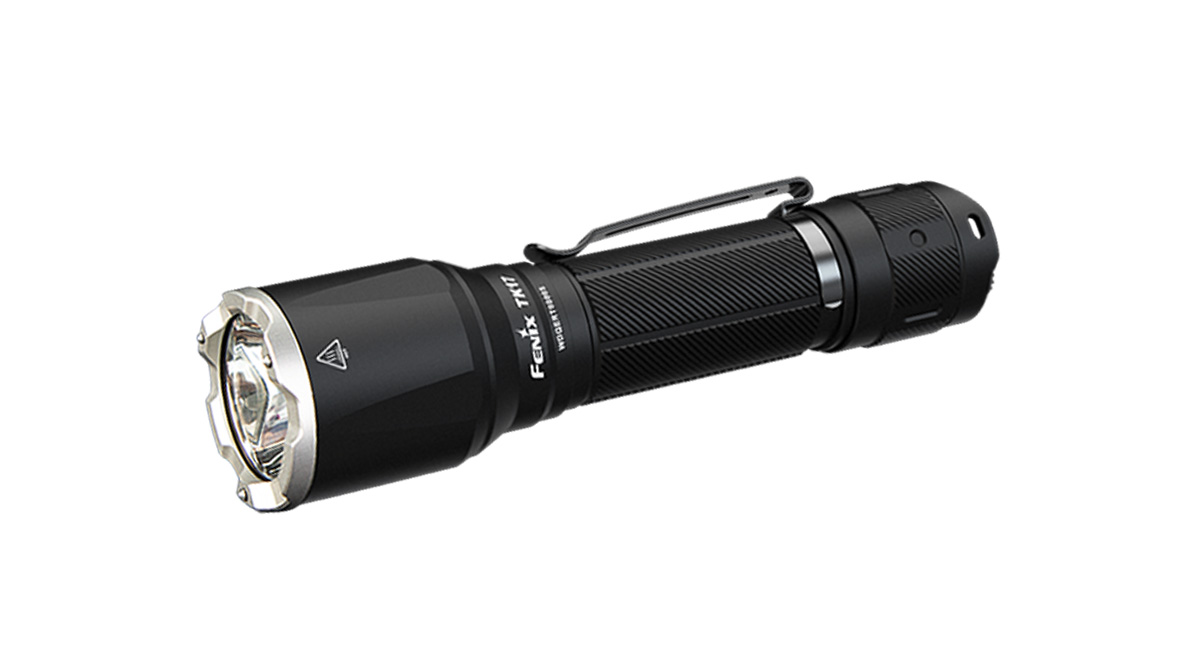 Náhledový obrázek - Novinka Fenix TK17 je nejen profesionální svítilnou, ale také powerbankou, signálním nástrojem a prostředkem sebeobrany